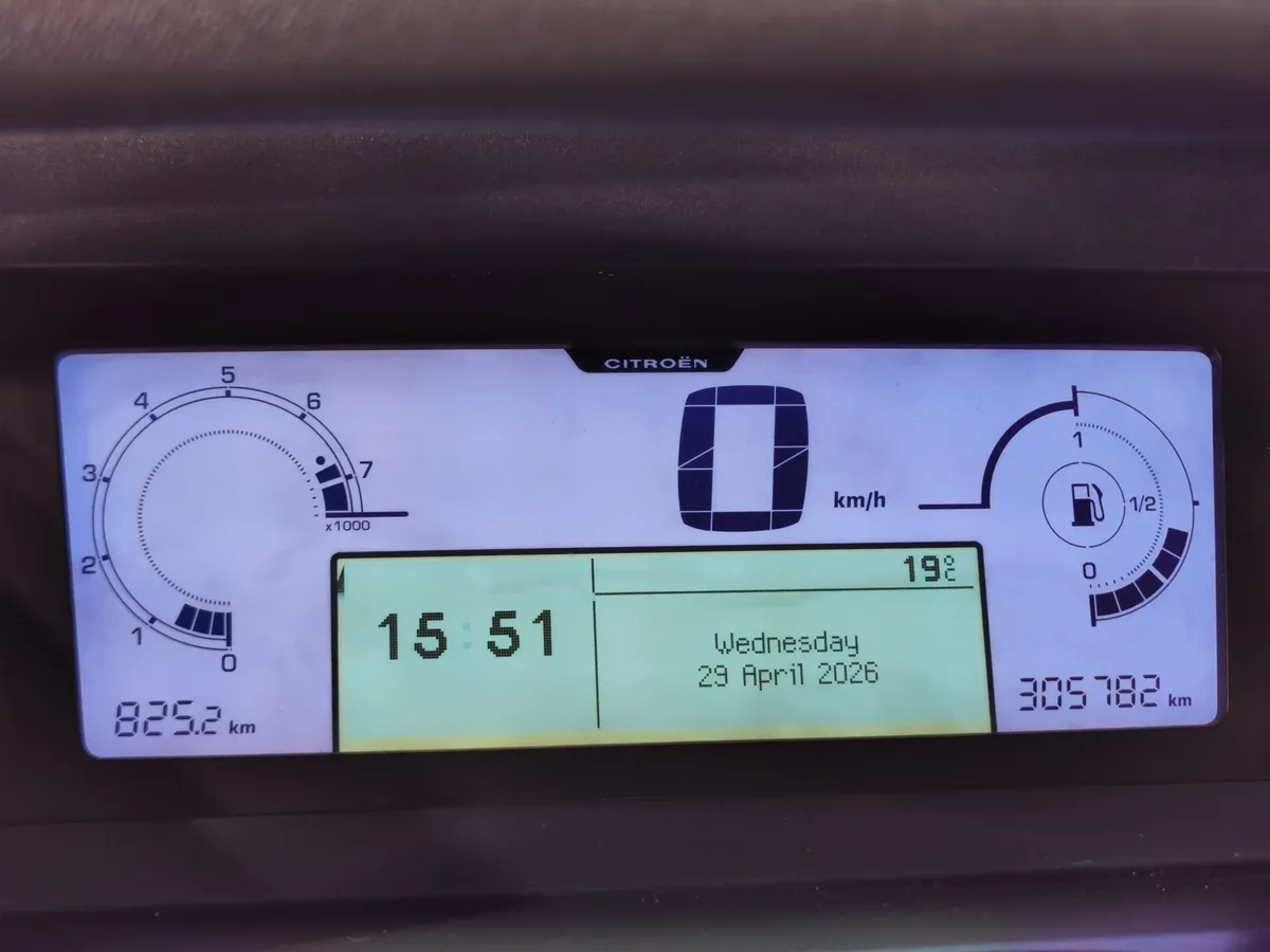 Citroen C4 Picasso 1.6 MT (120 л.с.) Luxe Фиолетовый в АВИЛОН. Слайд №17