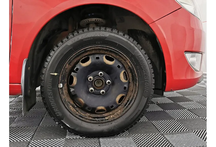 Skoda Fabia 1.4 MT (125 л.с.) Красный в АВИЛОН. Слайд №9