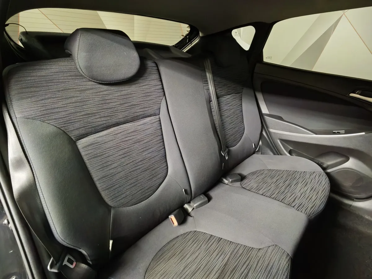 Hyundai Solaris 1.6 AT (123 л.с.) Comfort Черный в АВИЛОН. Слайд №14