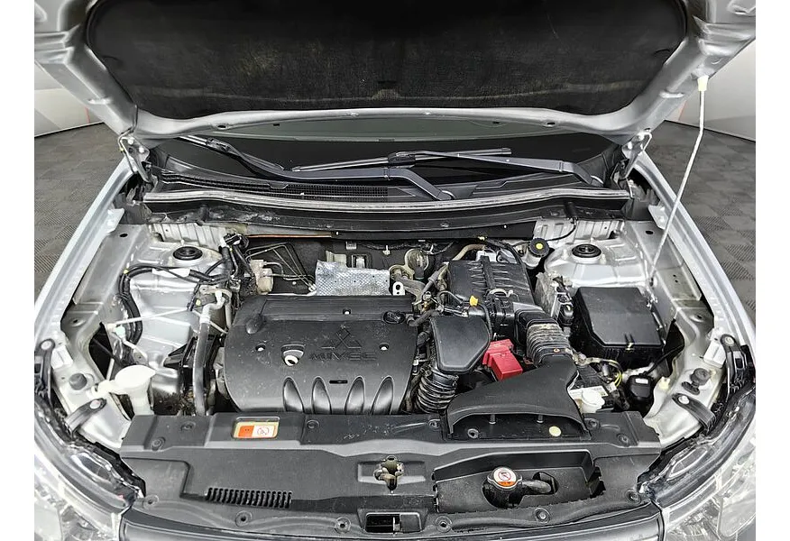 Mitsubishi Outlander 2.4 CVT 4WD (167 л.с.) Серебристый в АВИЛОН. Слайд №11