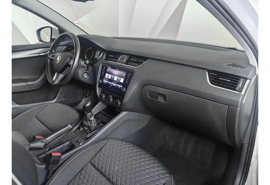 АВИЛОН - Skoda Octavia 1.4 TSI MT (150 л.с.) Hockey Edition Белый - slide 7