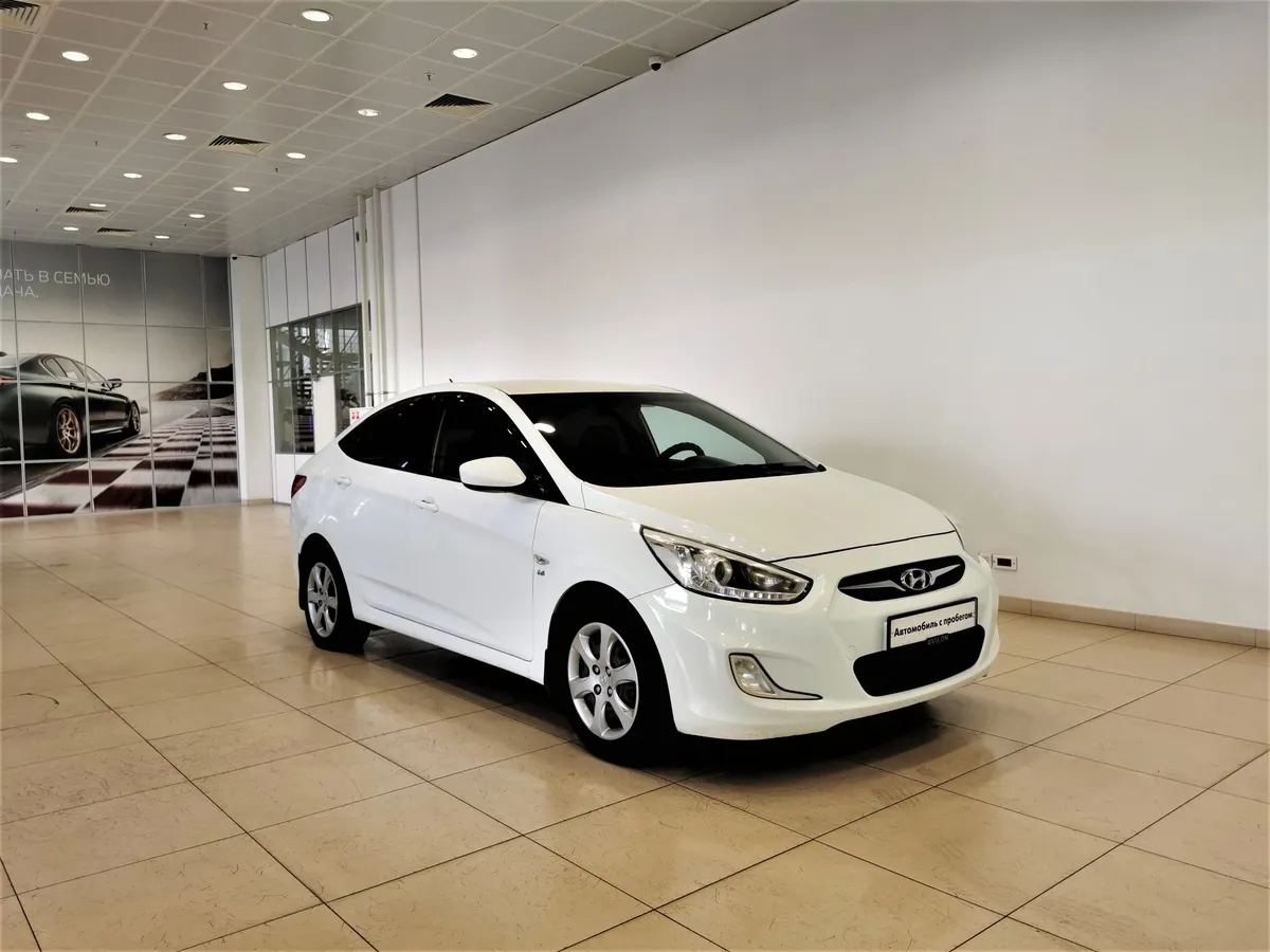 Hyundai Solaris 1.6 MT (123 л.с.) Comfort Белый в АВИЛОН. Слайд №3