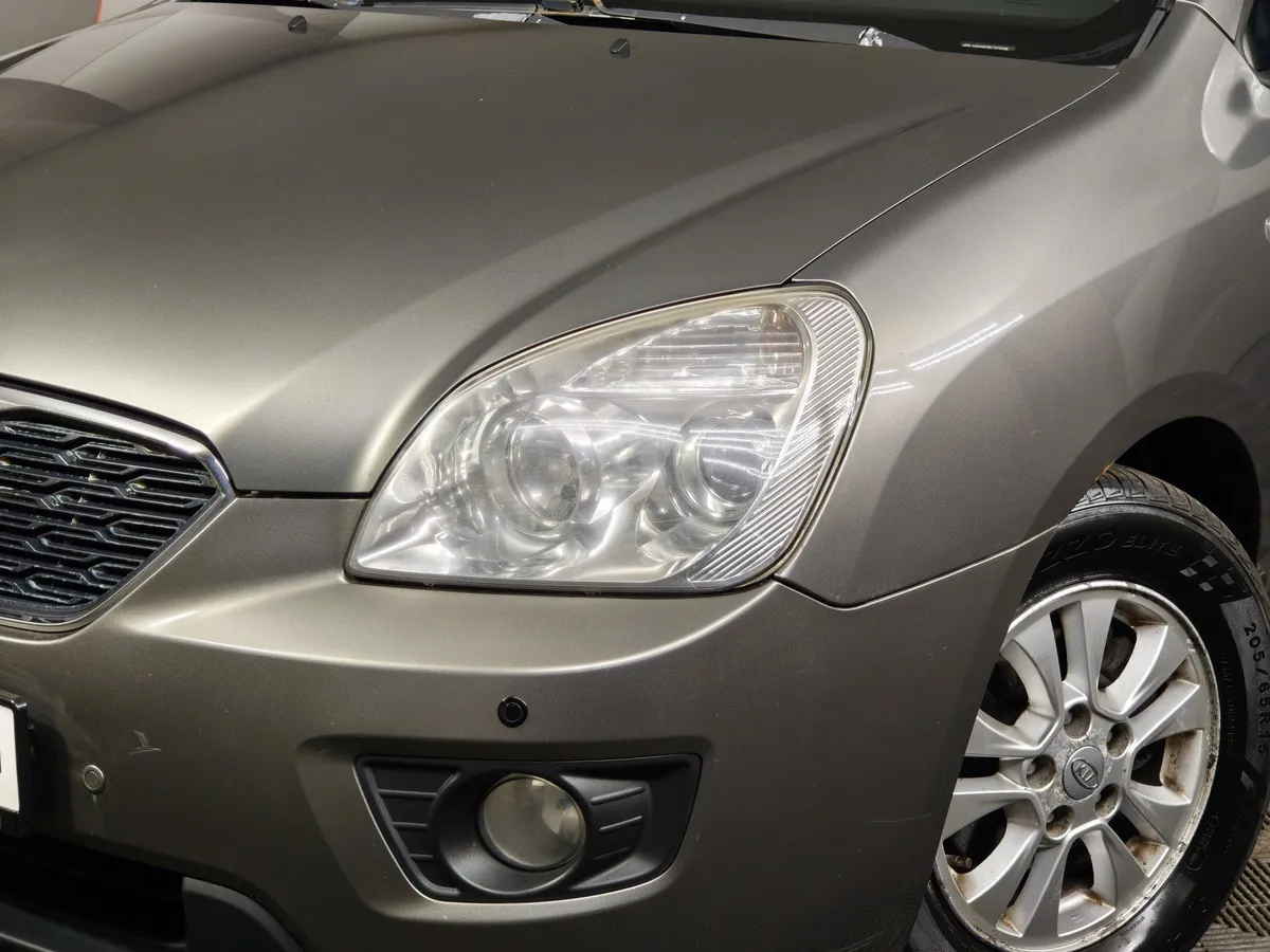 Kia Carens 2.0 AT (145 л.с.) Серый в АВИЛОН. Слайд №10