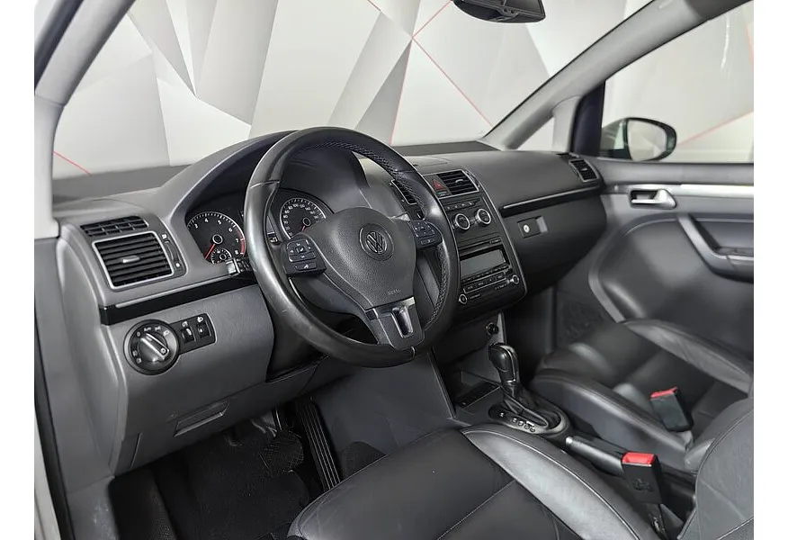 Volkswagen Touran 1.4 TSI DSG (140 л.с.) Highline Белый в АВИЛОН. Слайд №19