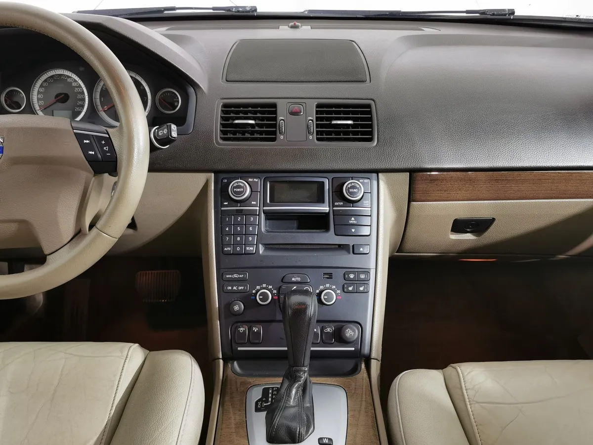Volvo XC90 2.5 T5 Geartronic AWD (5 мест) (210 л.с.) Коричневый в АВИЛОН. Слайд №14