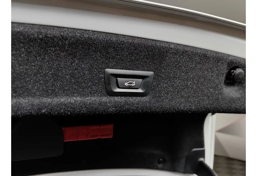 BMW 3 серия 320i xDrive (184 л.с.) M Sport Pro Белый в АВИЛОН. Слайд №16