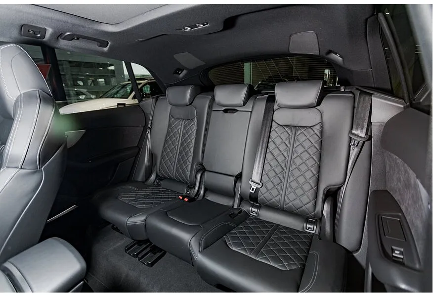 Audi Q8 3.0 TDI Tiptronic quattro (286 л.с.) Черный в АВИЛОН. Слайд №11