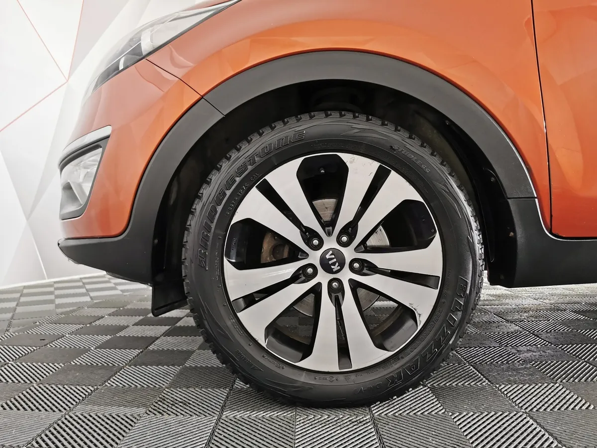 Kia Sportage 2.0 AT 4WD (150 л.с.) Luxe Оранжевый в АВИЛОН. Слайд №9