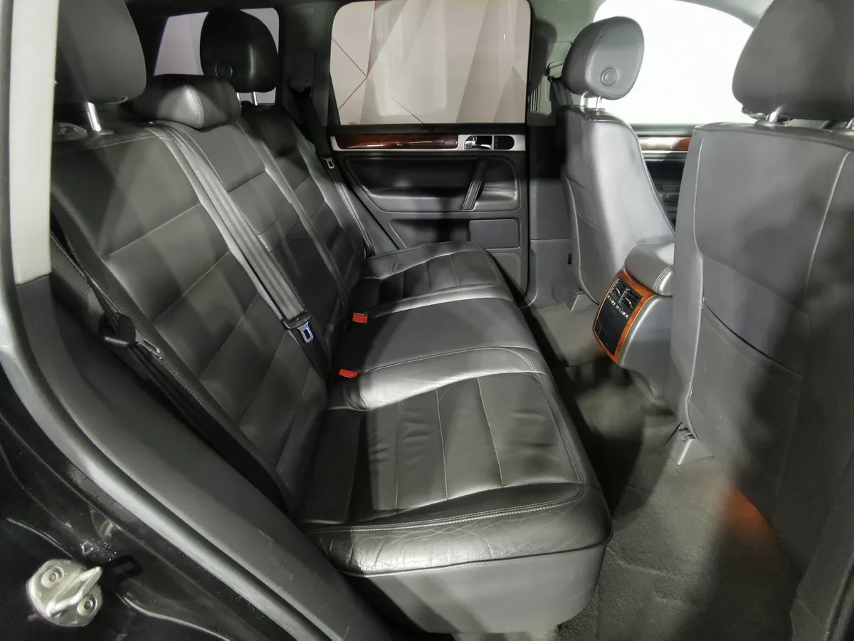 Volkswagen Touareg 3.2 Tiptronic (220 л.с.) Черный в АВИЛОН. Слайд №15