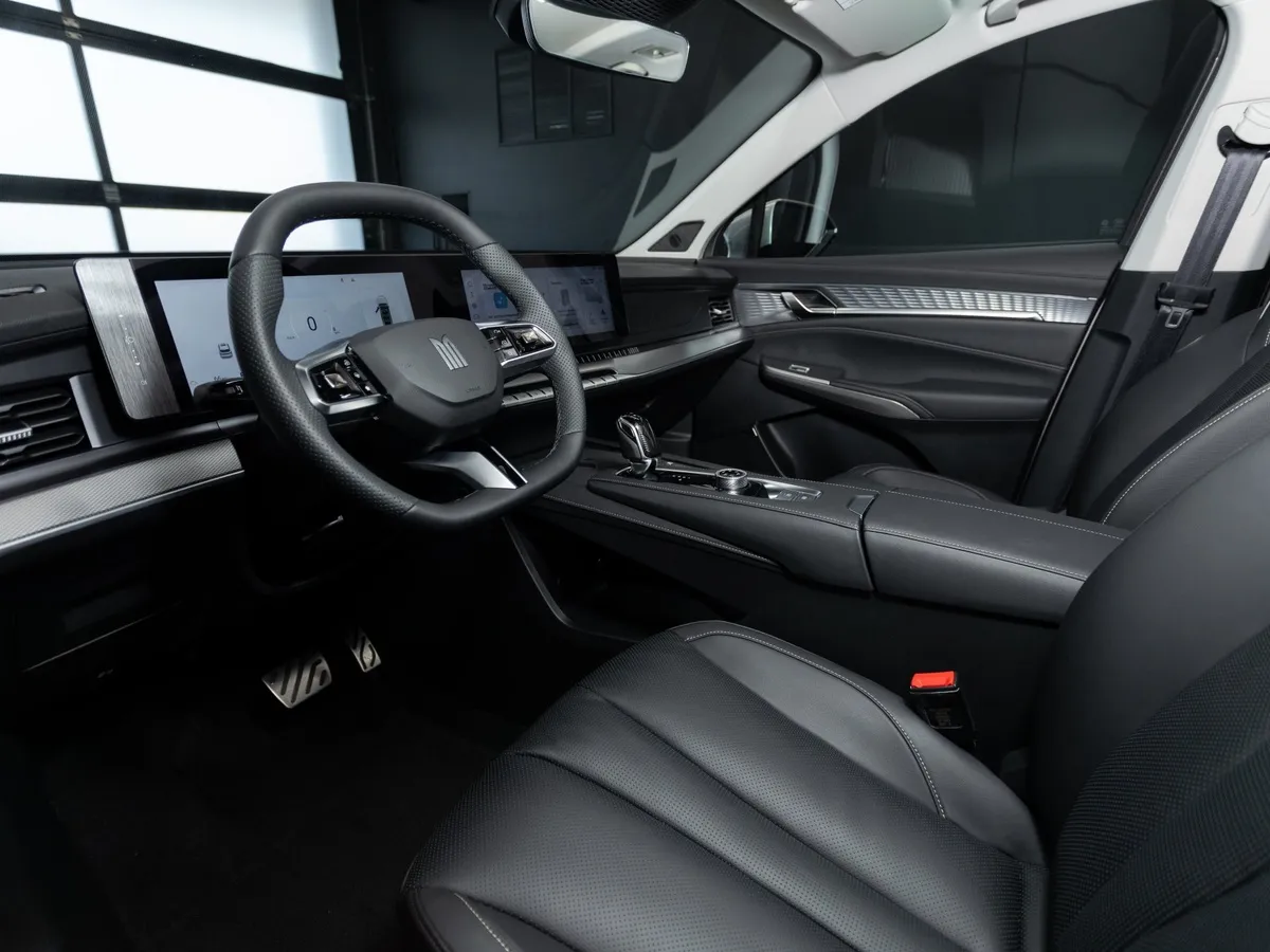 Москвич М90 2.0 ATT 4WD (200 л.с.) Ультимейт Серебристый в АВИЛОН. Слайд №8