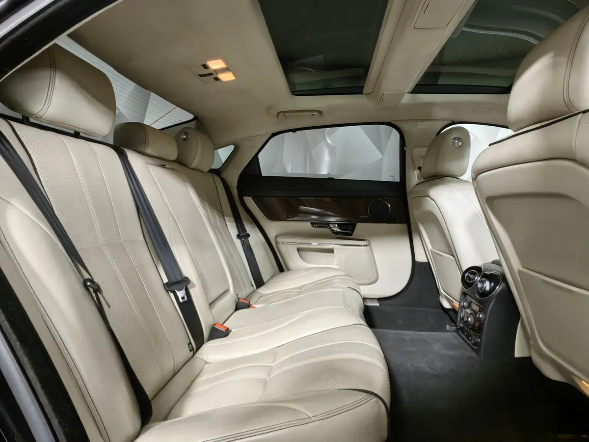 Jaguar XJ 3.0 AT AWD LWB (340 л.с.) Portfolio Черный в АВИЛОН. Слайд №15