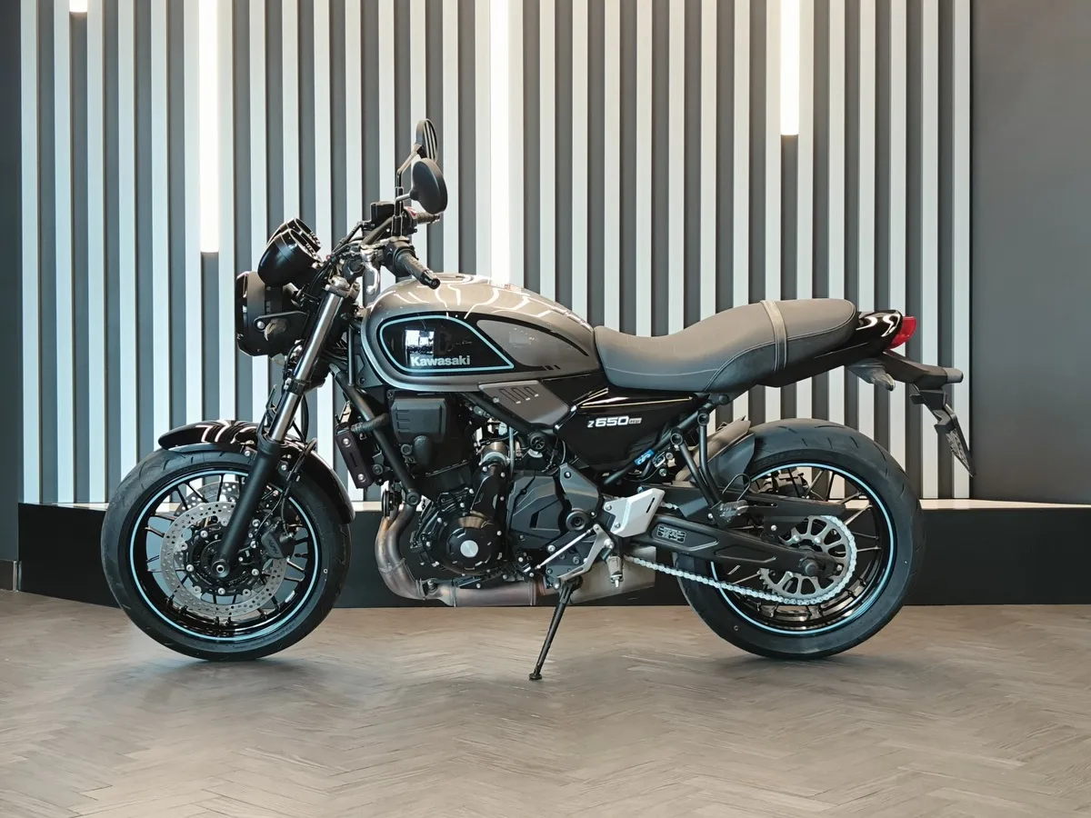 Kawasaki Z650RS 649 см³ (68 л.с.) (68) 649 Серый в АВИЛОН. Слайд №3