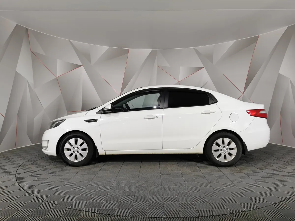 Kia Rio 1.6 AT (123 л.с.) Белый в АВИЛОН. Слайд №5