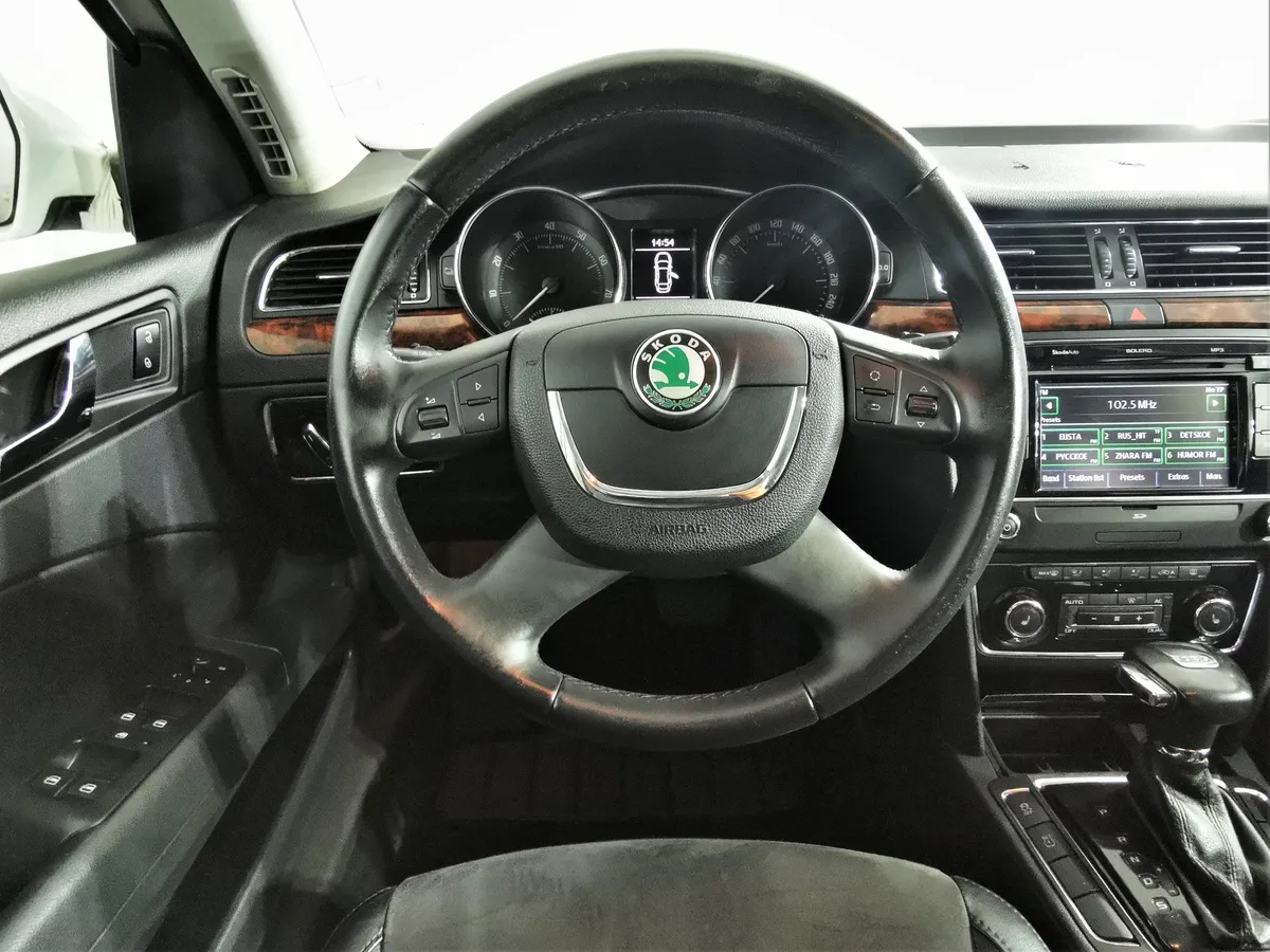 Skoda Superb 1.8 TSI DSG (152 л.с.) Белый в АВИЛОН. Слайд №19