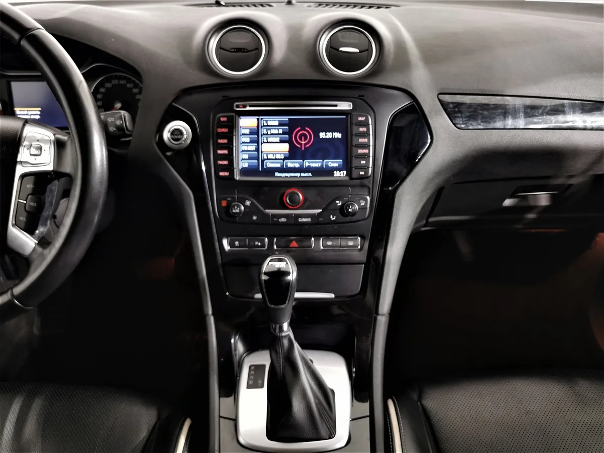 Ford Mondeo 2.0 EcoBoost PowerShift (200 л.с.) Titanium Black Серебристый в АВИЛОН. Слайд №14