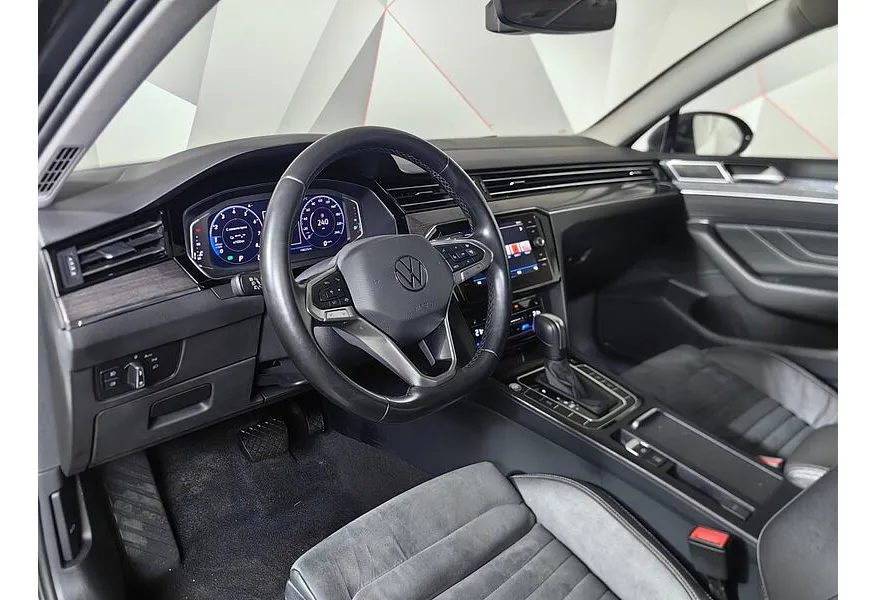 Volkswagen Passat 1.4 TSI BlueMotion DSG (150 л.с.) Highline Черный в АВИЛОН. Слайд №19