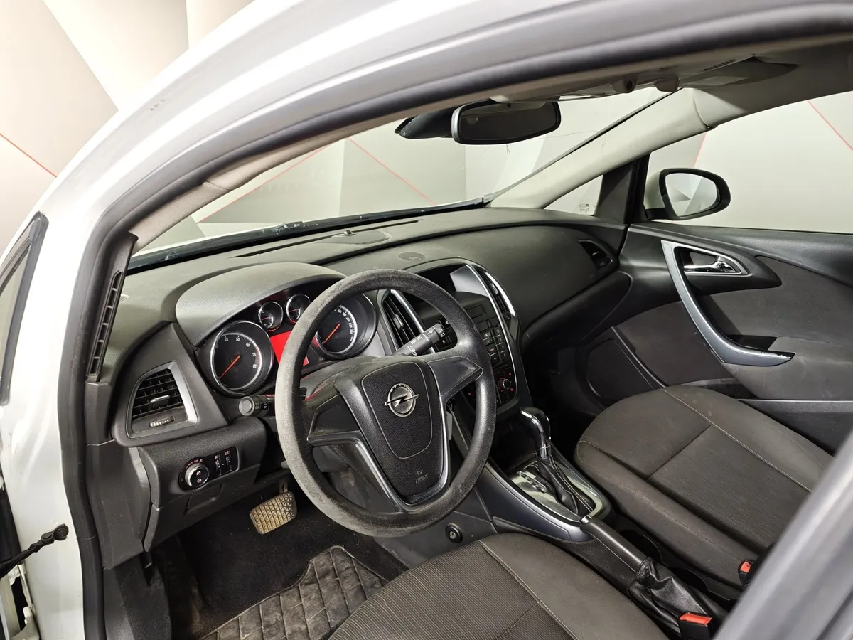 Opel Astra 1.6 AT (115 л.с.) Белый в АВИЛОН. Слайд №14