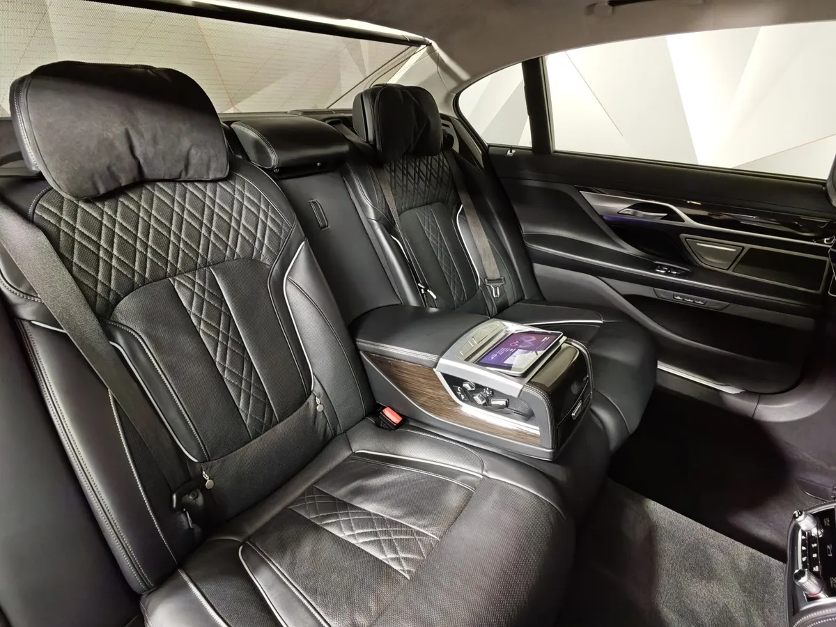BMW 7 серия 730Ld xDrive Steptronic (249 л.с.) M Sport Plus Серый в АВИЛОН. Слайд №14