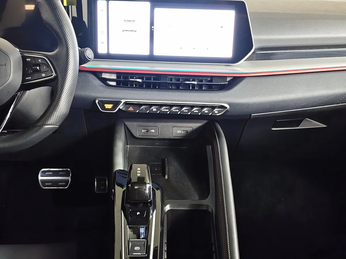 Geely Coolray 1.5T 7DCT 2WD (150 л.с.) Comfort Синий в АВИЛОН. Слайд №15