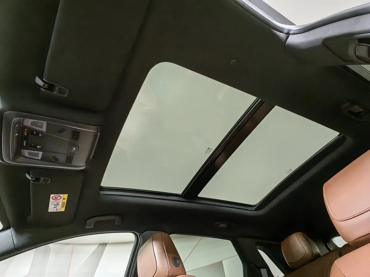 Cadillac XT5 2.0T АТ AWD (200 л.с.) Sport Черный в АВИЛОН. Слайд №21