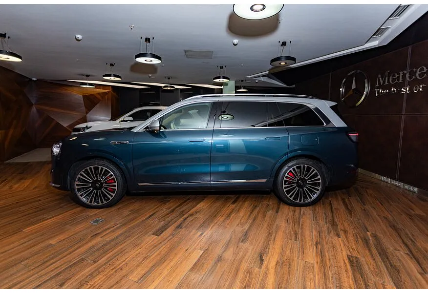 LIVE. Слайд №3