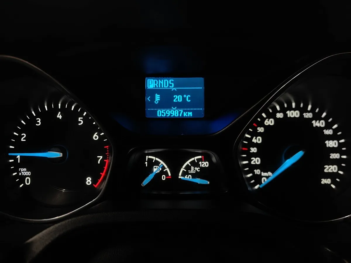 Ford Focus 1.6 Ti-VCT PowerShift (105 л.с.) Trend Белый в АВИЛОН. Слайд №17