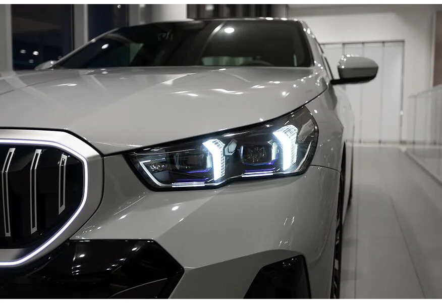 BMW 5 серия 530i xDrive AT (252 л.с.) Серый в АВИЛОН. Слайд №10