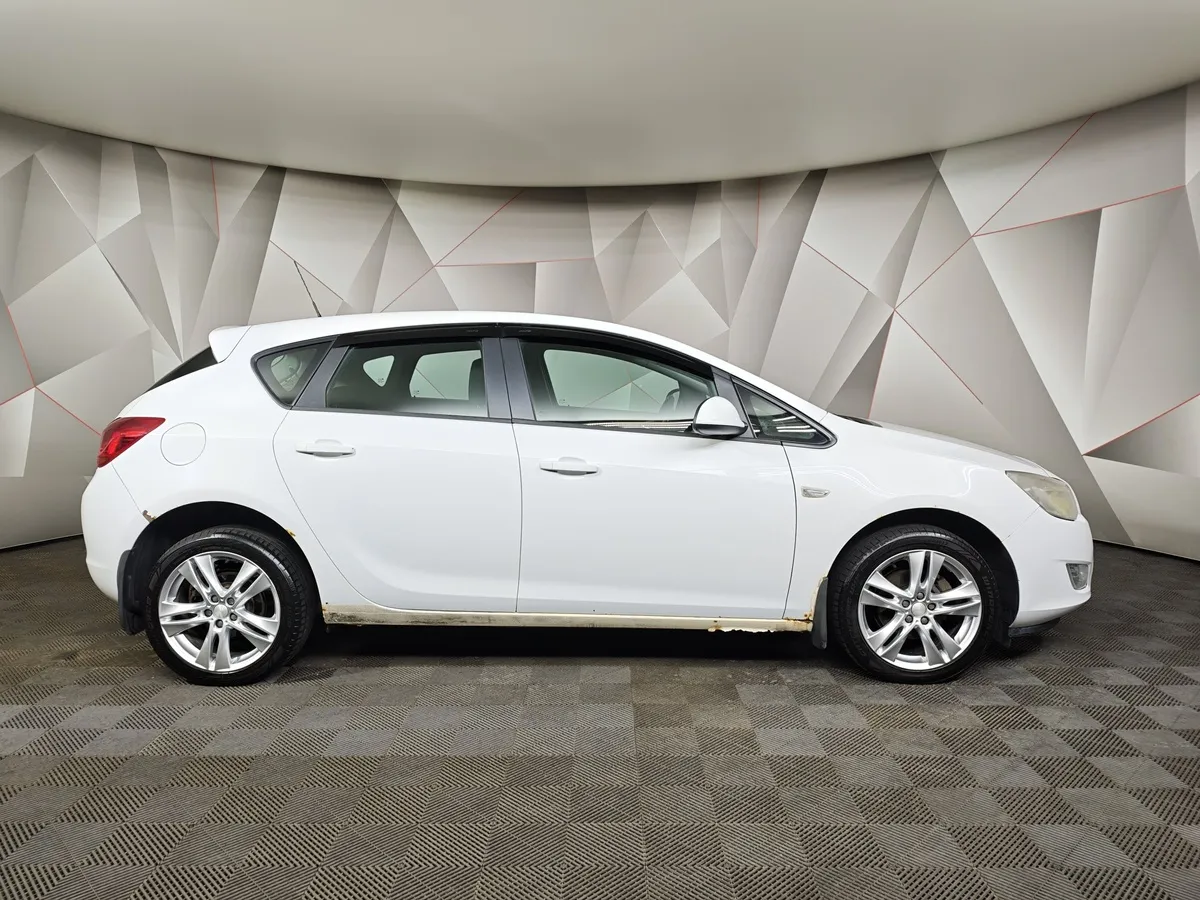 Opel Astra 1.6 AT (115 л.с.) Белый в АВИЛОН. Слайд №6