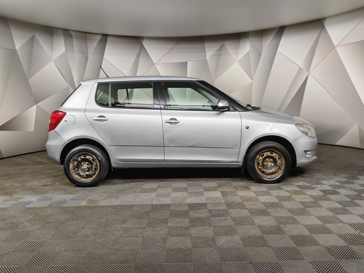 Skoda Fabia 1.6 AT (105 л.с.) Серебристый в АВИЛОН. Слайд №6