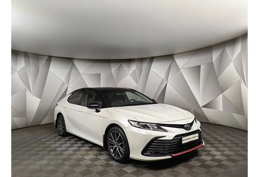 Toyota Camry 2.5 AT (200 л.с.) GR-SPORT Белый в АВИЛОН. Слайд №3