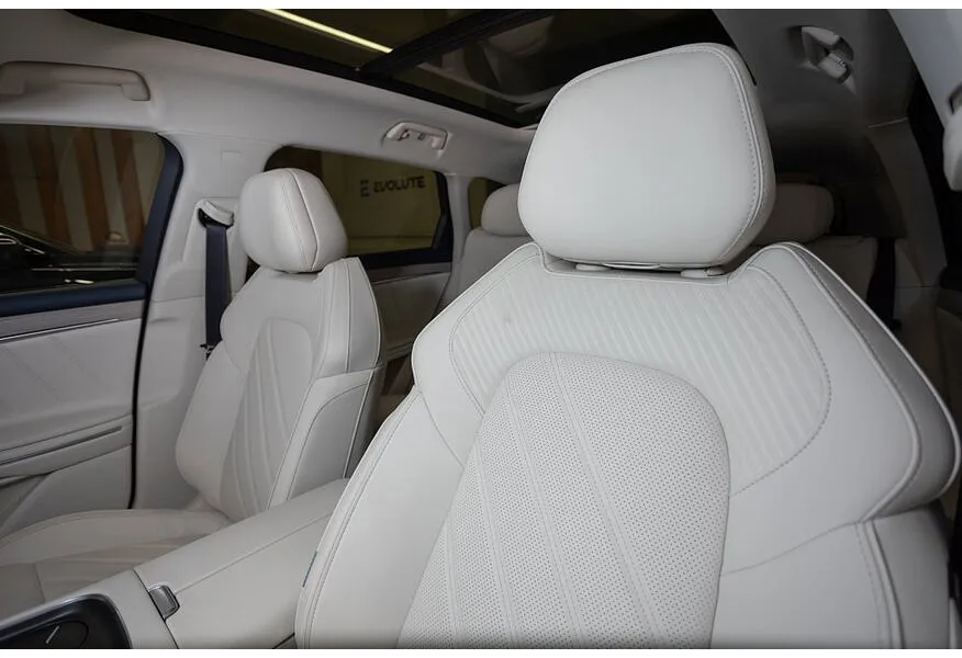 Voyah Free EVR 1.5 AT AWD (510 л.с.) Sport + Черный в АВИЛОН. Слайд №9