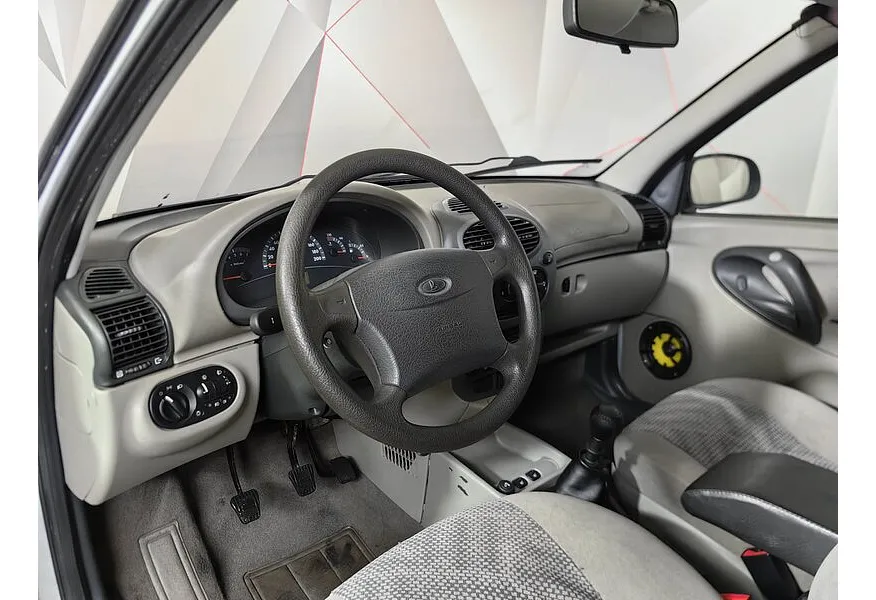 ВАЗ (Lada) Kalina 1.4 MT 16 кл (Евро-3) (89 л.с.) Серебристый в АВИЛОН. Слайд №17