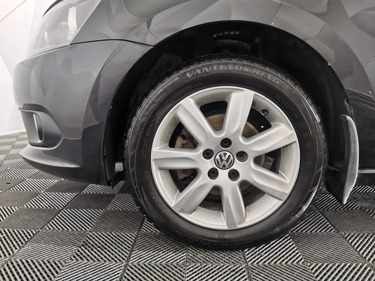 Volkswagen Polo 1.6 MT (105 л.с.) Черный в АВИЛОН. Слайд №9