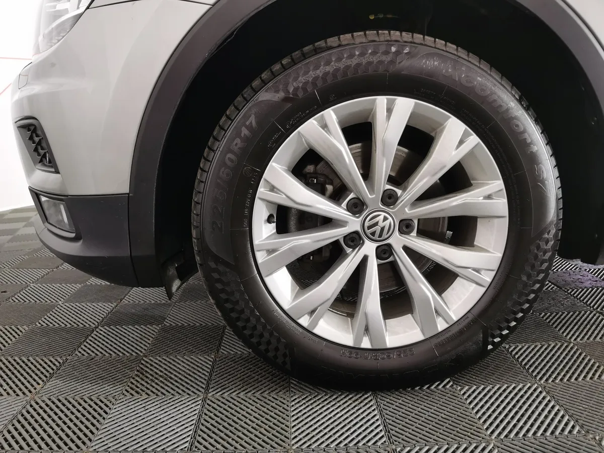 Volkswagen Tiguan 1.4 TSI BlueMotion DSG (150 л.с.) Comfortline Серый в АВИЛОН. Слайд №9