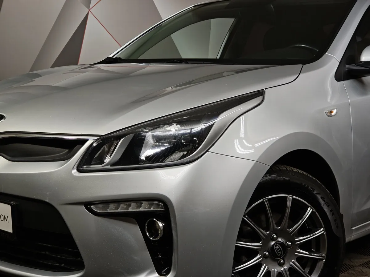 Kia Rio 1.6 AT (123 л.с.) Серебристый в АВИЛОН. Слайд №10