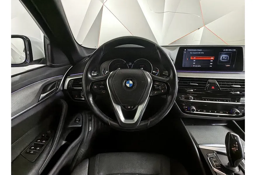 BMW 5 серия 530i xDrive Steptronic (249 л.с.) Белый в АВИЛОН. Слайд №15