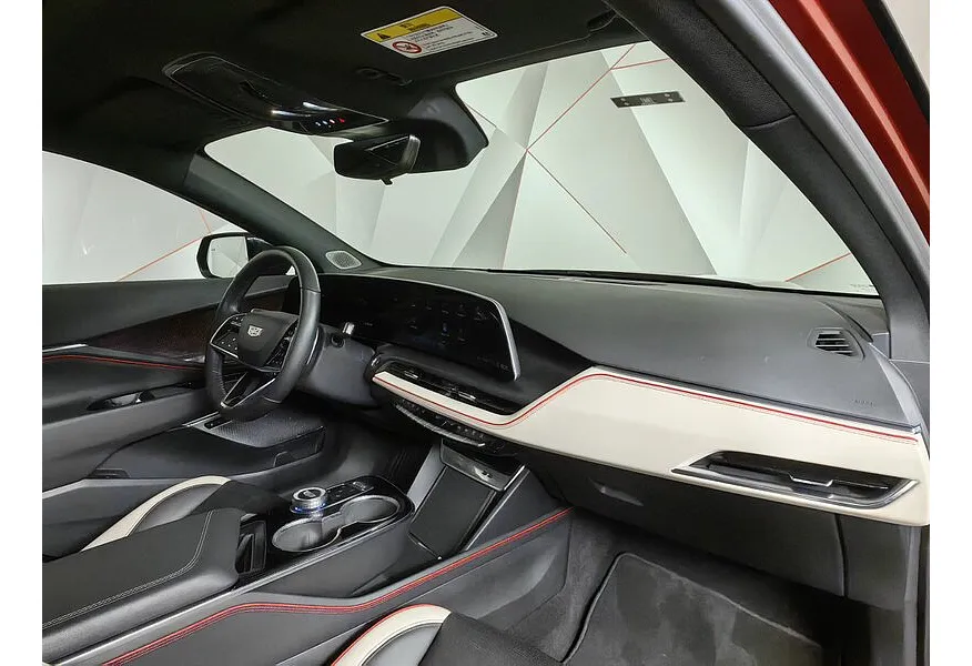 Cadillac GT4 2.0 AT 4WD (230 л.с.) Platinum Красный в АВИЛОН. Слайд №12