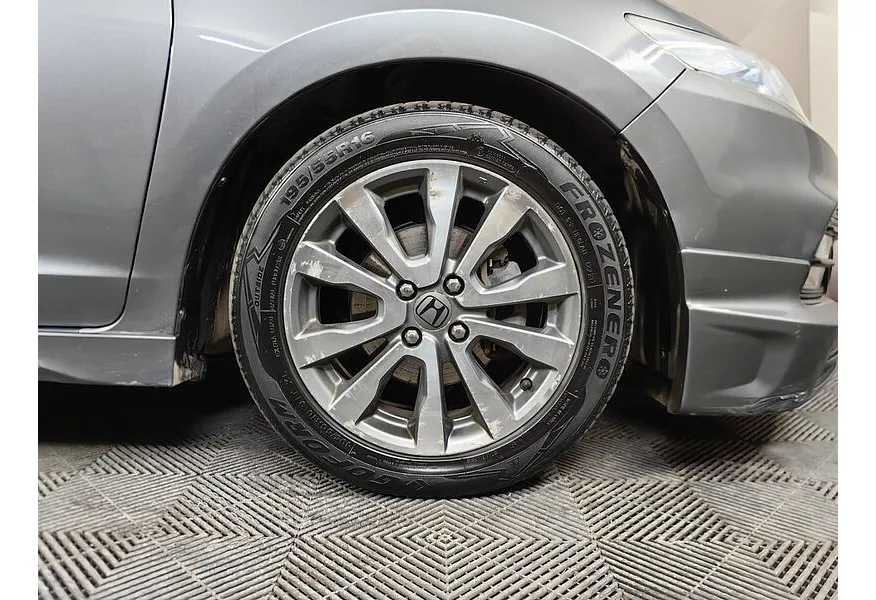 Honda Insight 1.3 CVT (88 л.с.) Серый в АВИЛОН. Слайд №9 Honda Insight 1.3 CVT (88 л.с.) Серый в АВИЛОН. Слайд №9