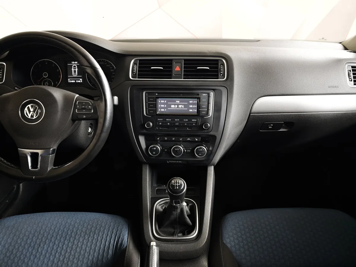 Volkswagen Jetta 1.6 MPI MT (90 л.с.) Trendline Белый в АВИЛОН. Слайд №14