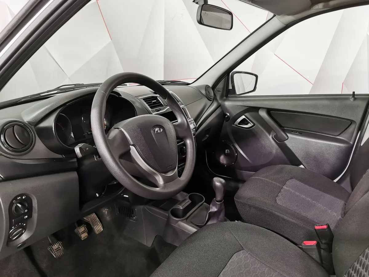 ВАЗ (Lada) Granta 1.6 MT 16кл (98 л.с.) Белый в АВИЛОН. Слайд №19