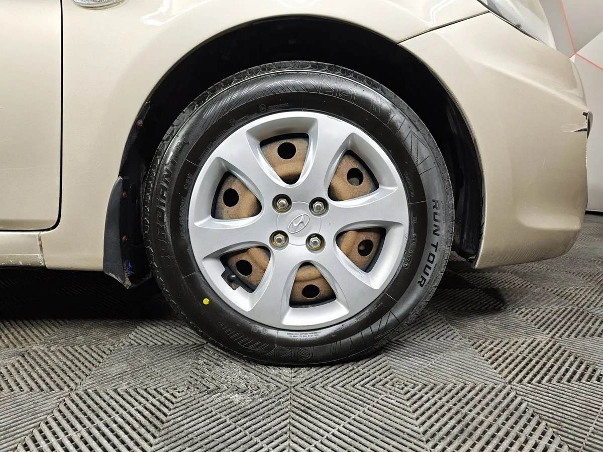 Hyundai Solaris 1.6 MT (123 л.с.) Серый в АВИЛОН. Слайд №9