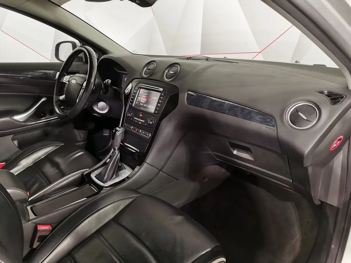 Ford Mondeo 2.0 EcoBoost PowerShift (200 л.с.) Titanium Black Серебристый в АВИЛОН. Слайд №12