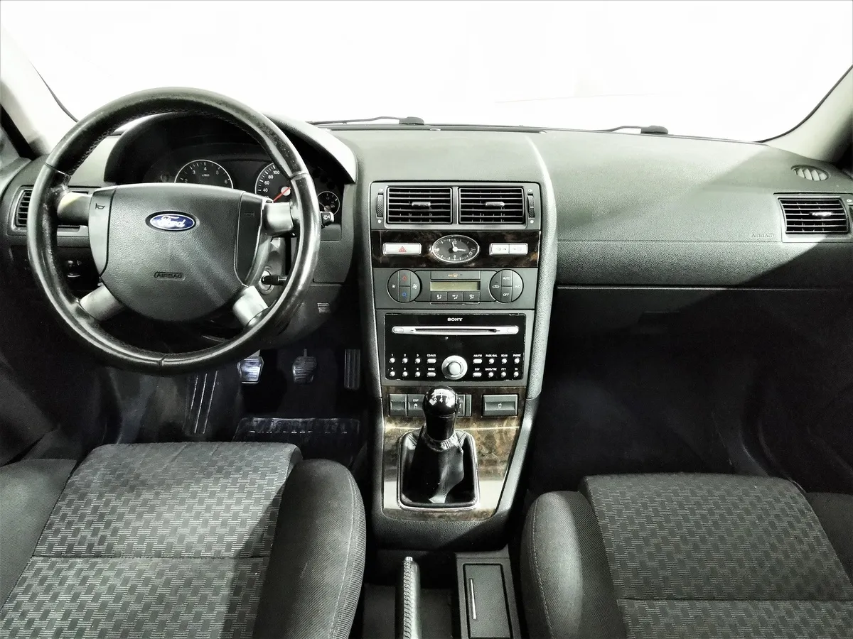 Ford Mondeo 2.0 MT (145 л.с.) Серый в АВИЛОН. Слайд №13