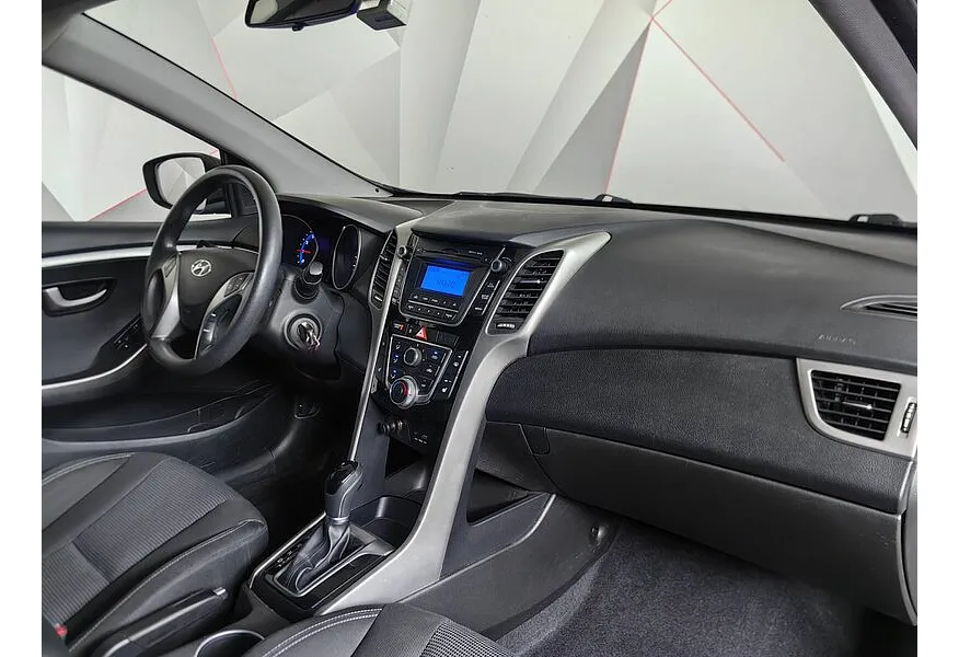 Hyundai i30 1.6 AT (126 л.с.) Черный в АВИЛОН. Слайд №13