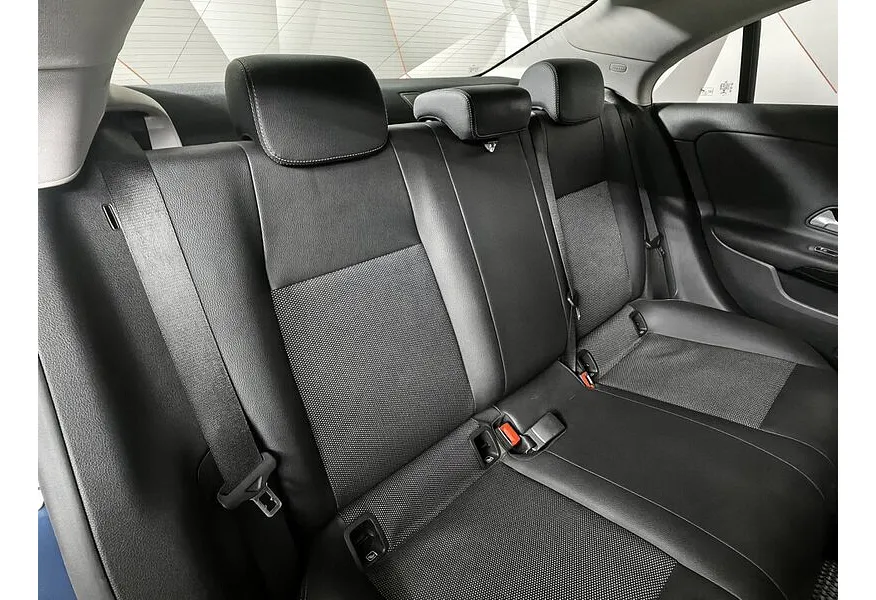 Mercedes-Benz CLA 200 7-G DCT (150 л.с.) Синий в АВИЛОН. Слайд №17