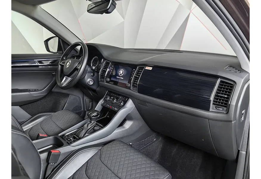 Skoda Kodiaq 2.0 TSI DSG 4X4 (180 л.с.) Коричневый в АВИЛОН. Слайд №12