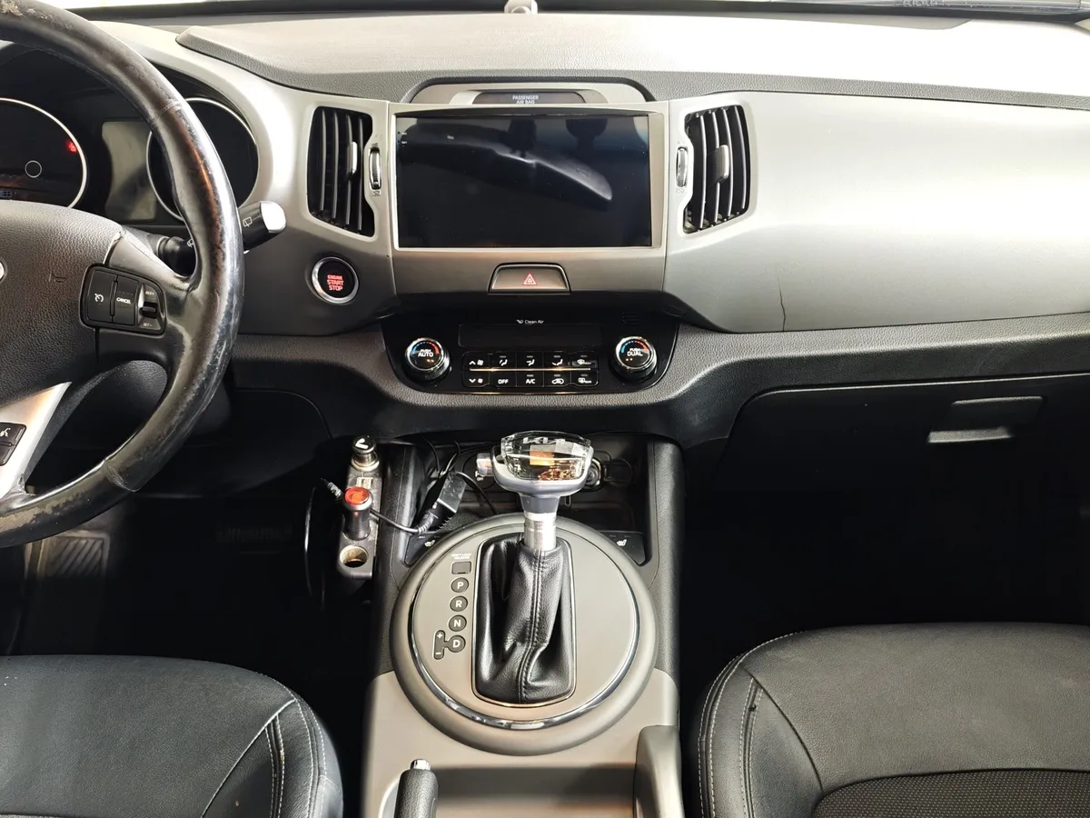 Kia Sportage 2.0 AT 4WD (150 л.с.) Luxe Белый в АВИЛОН. Слайд №15