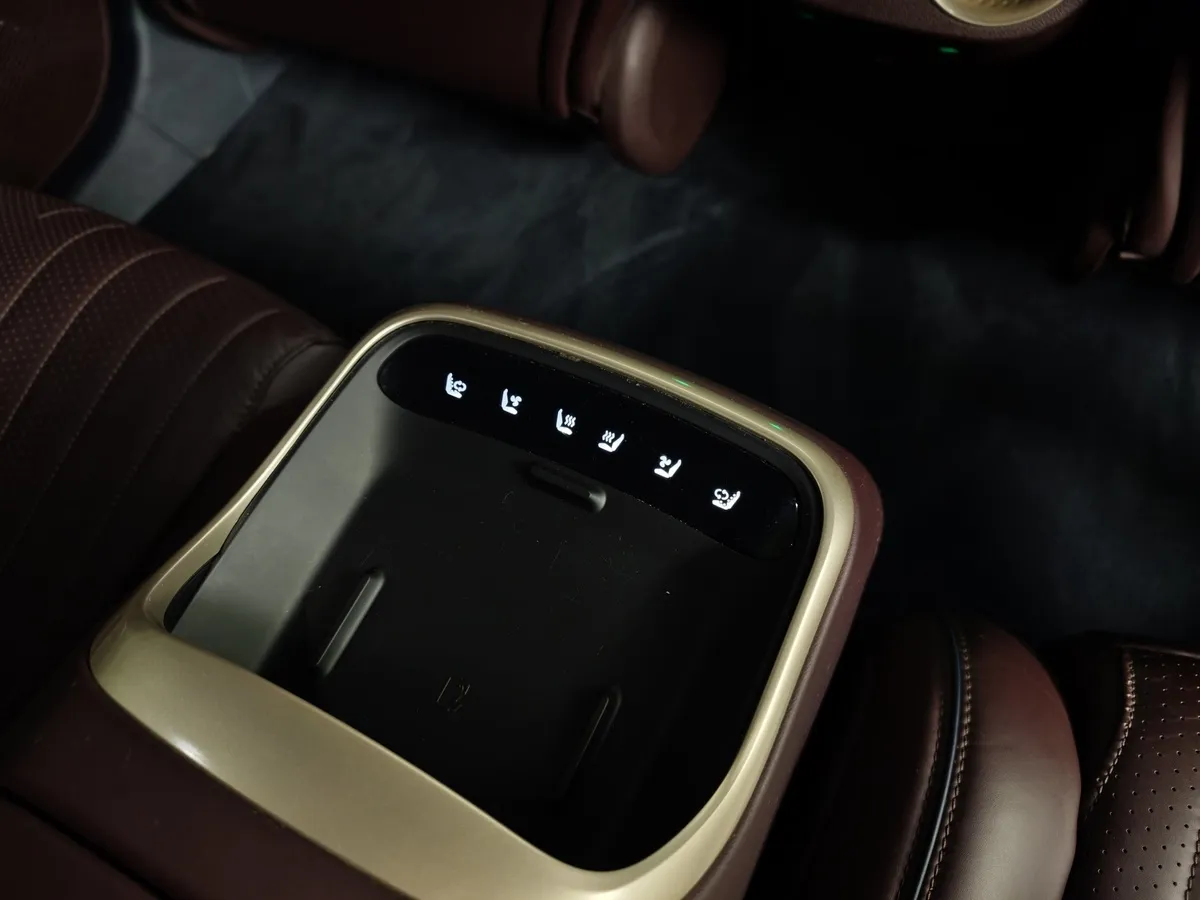 Avatr 11 Long Range Dual Motor AT 4WD (309 л.с.)  Luxury Edition  Белый в АВИЛОН. Слайд №23