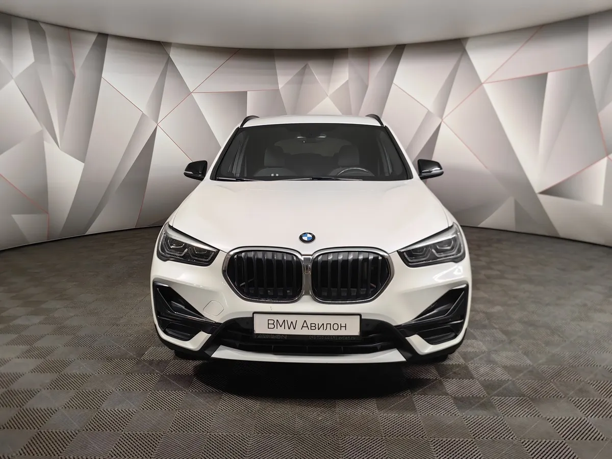 BMW X1 18d xDrive (150 л.с.) Sport Line Белый в АВИЛОН. Слайд №3