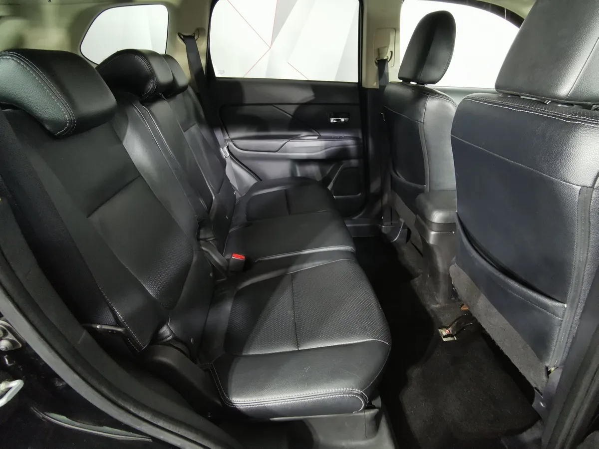 Mitsubishi Outlander 2.0 CVT 4WD (146 л.с.) Черный в АВИЛОН. Слайд №12